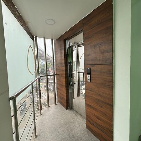 Amsher Suit Lulu Mall Road Hotel Kochi Kültér fotó