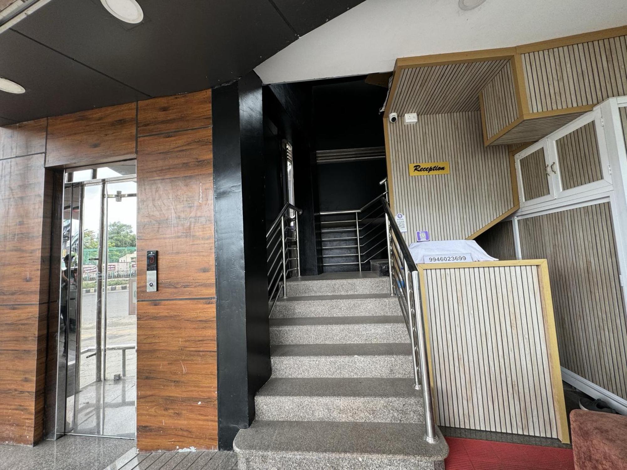 Amsher Suit Lulu Mall Road Hotel Kochi Kültér fotó